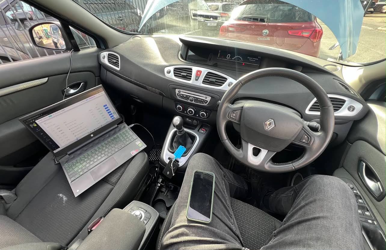 Renault Scenic ECU coding from the driver's seat