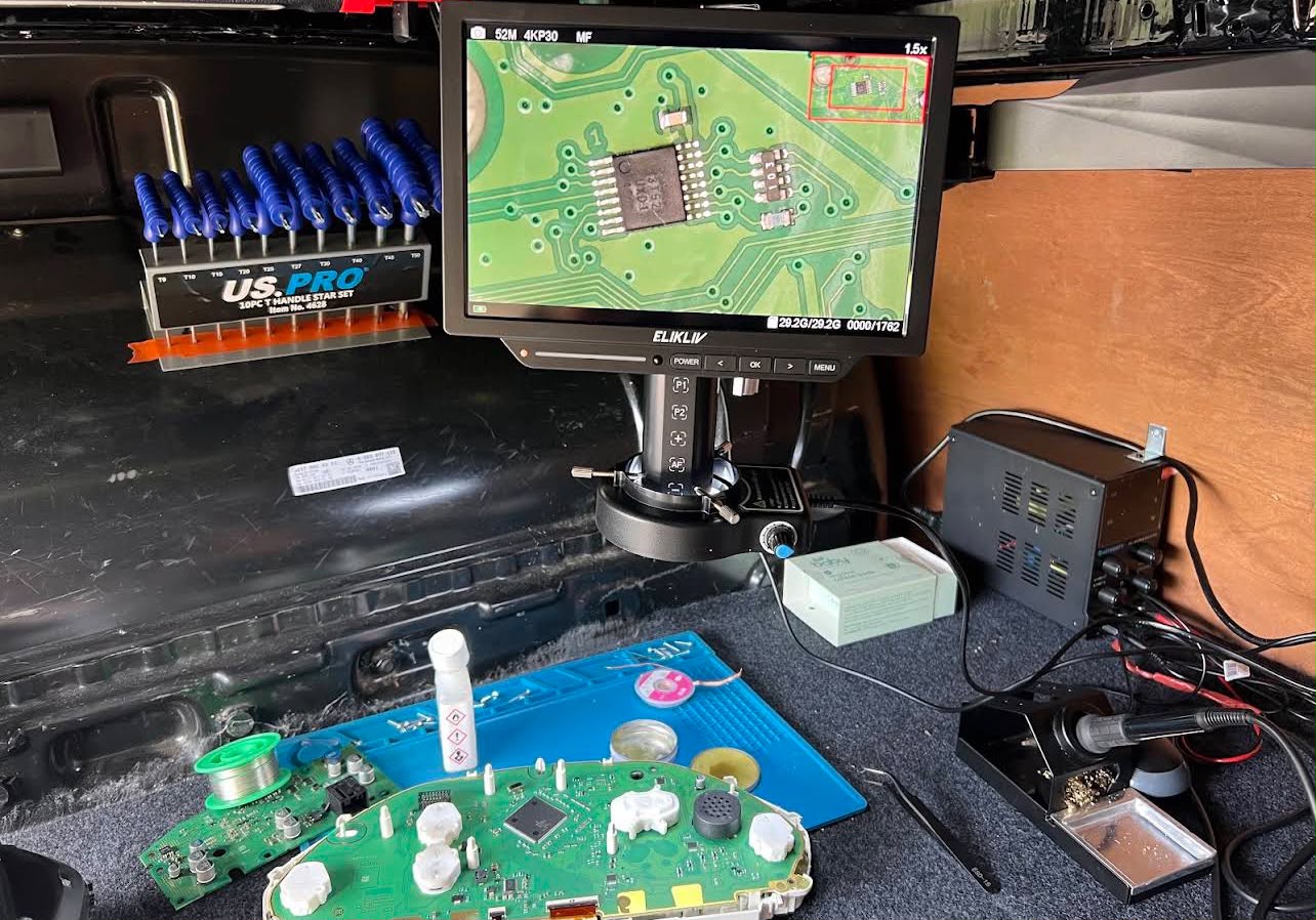 Microscope soldering on cluster board